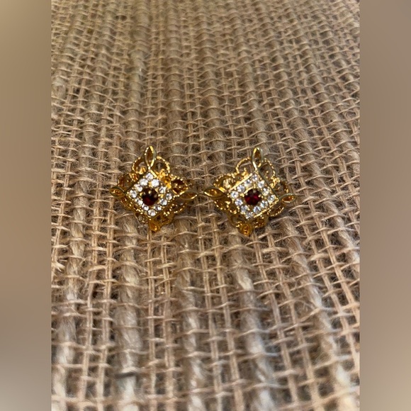 Clip on earrings - Picture 1 of 3